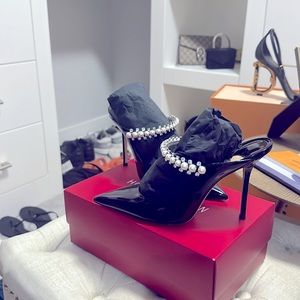 Jimmy Choo
100mm Bing patent leather mules Size 40, could fit a 39. Worn Once!